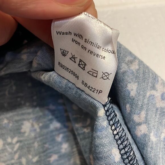 ✨Sweaty Betty London Navy Floral Cropped Muscle tank - Picture 6 of 8